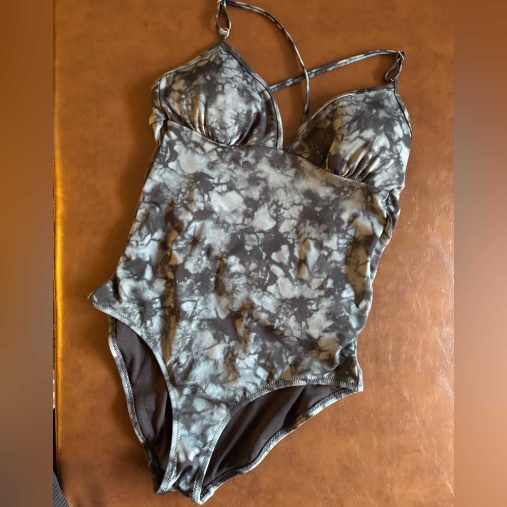 Athleta one-piece swimsuit in a gray tie-dye print. Flattering and supportive de